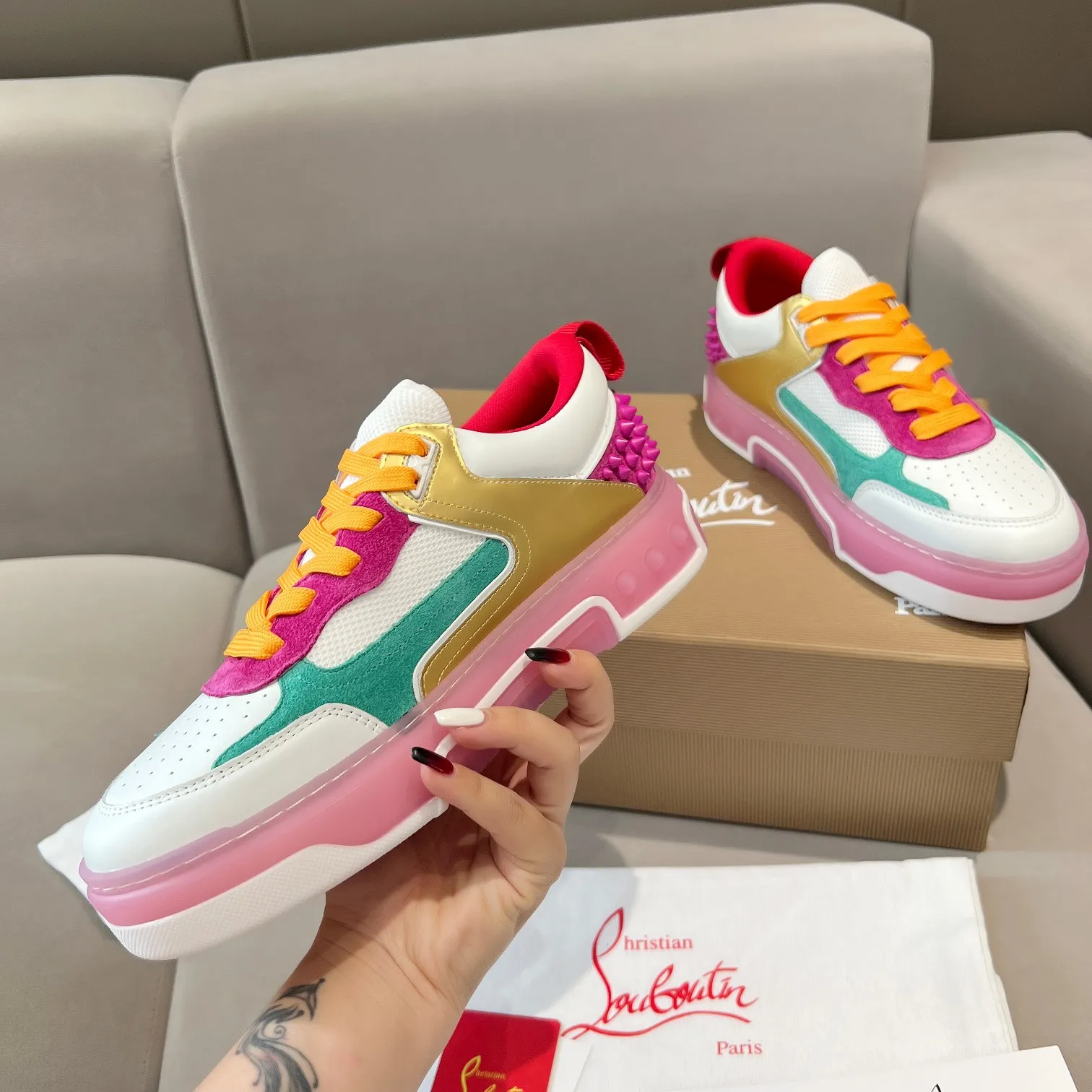 Men's shoes 💰700 🌹🌹🌹̋ Wang Junkai Yang Mi Xu Kai Zhang Jingyi Ding Chengxin Chen Muchi Wang Ziyi Same style Christian Louboutin 2024 [New product] ASTROLOUBI unisex thick-soled sports shoes red-soled shoes perfectly integrate fashion and sports, The fabrics are made of luxurious calfskin, soft suede, smooth satin and laminated leather, and the back is decorated with classic rivets. The interior is blended with a knitted tongue for added durability, breathability and quick-drying comfort. The outsole is made of a combination of EVA foam and imported rubber, and the colorful CL iconic letters on the side of the outsole show the brand's unique style. It is a ceiling-level comfortable skate shoe! ! !  Men's size 39--45. Women's size 35--40